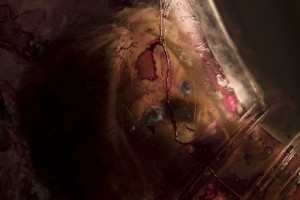 Billedet viser en indespærret kvinde. Siden handler om Kompleks PTSD.